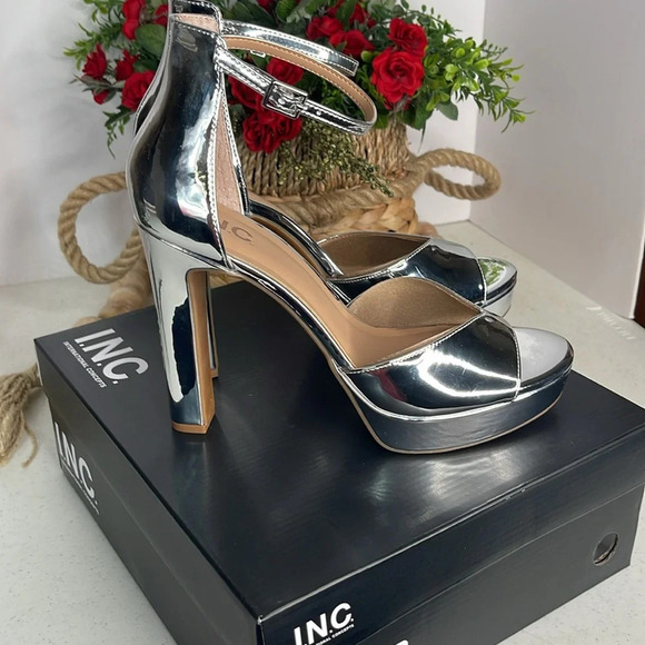 I.N.C. INTERNATIONAL CONCEPTS
Women's Ninel Platform Sandals, Sz 10/Silver - Picture 10 of 11